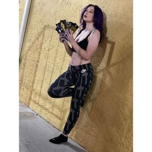 Meet your Posher, Charlizerenee